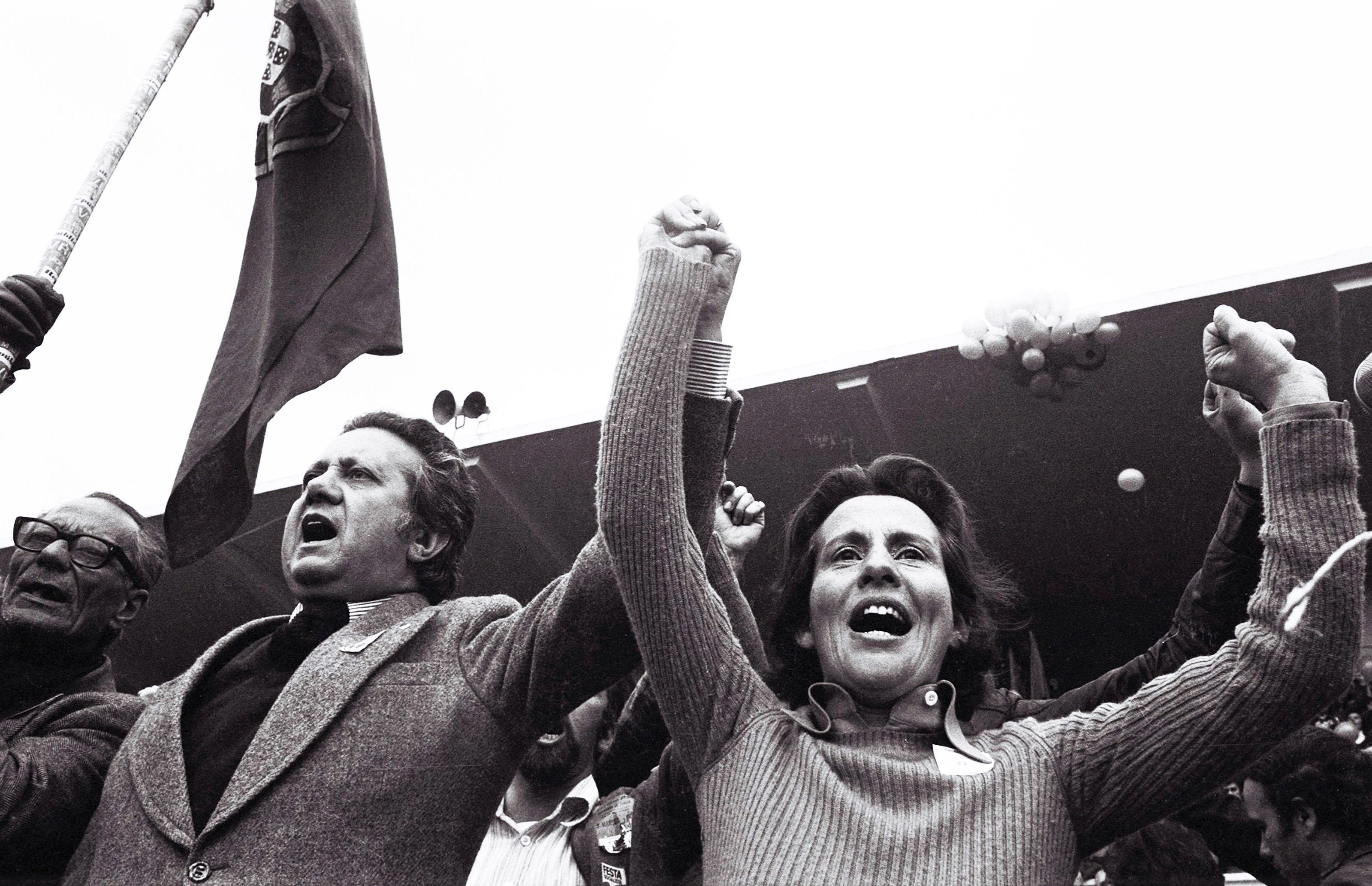 Imagem de destaque para o evento Inauguração de exposições de Marques Valentim sobre Mário Soares e Maria Barroso e lançamento do livro "Portugal: Da Ditadura à Democracia"